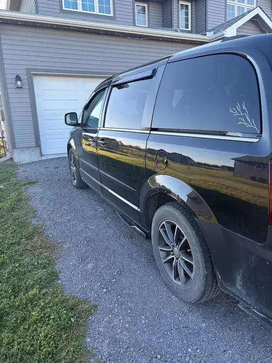 Dodge Grand Caravan 2017 photo 3
