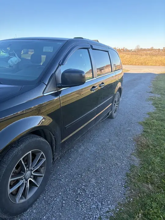 Dodge Grand Caravan 2017 photo 2