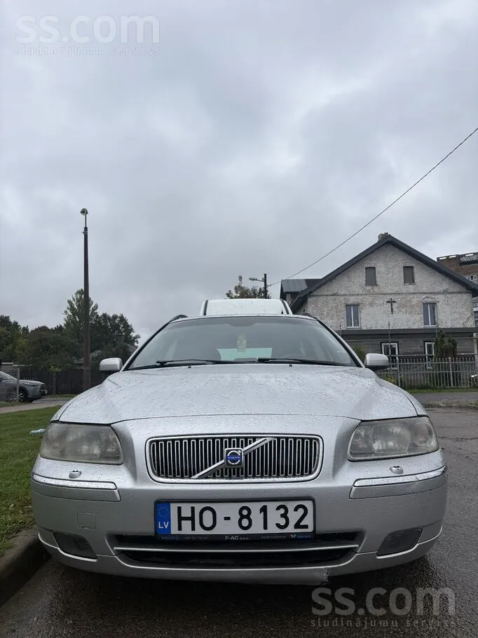 Volvo V70 2004 photo 2