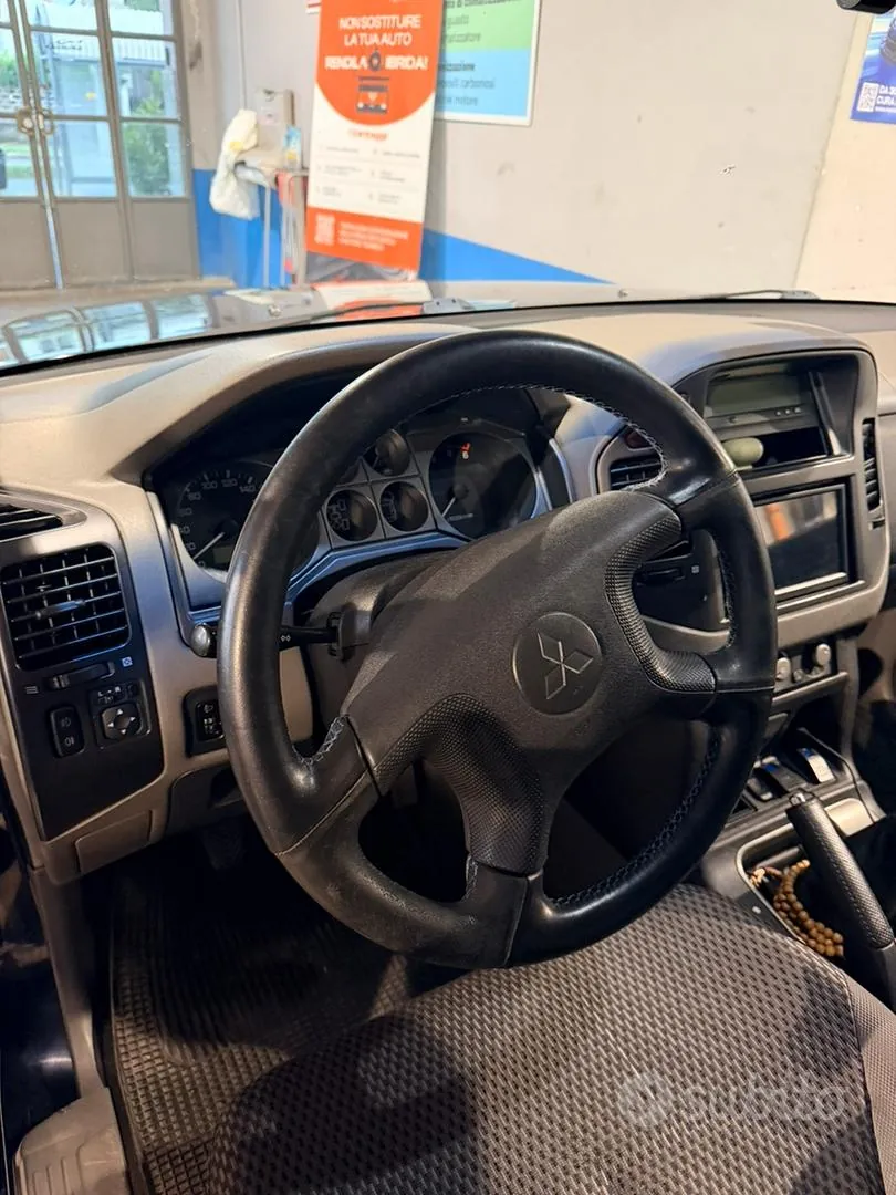 Mitsubishi Pajero 2003 photo 3