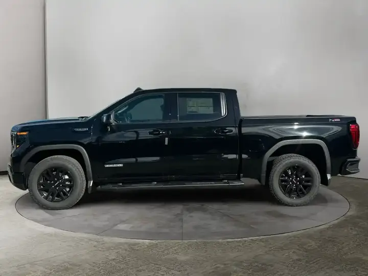 GMC Sierra 1500 2026 photo 2