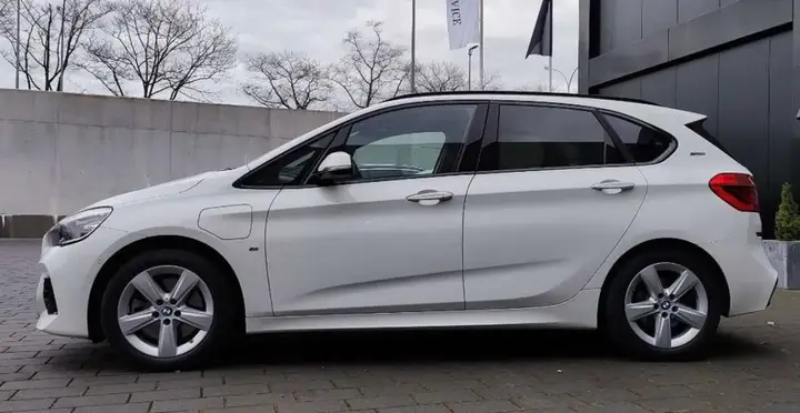 BMW 2 Series 2018 photo 2