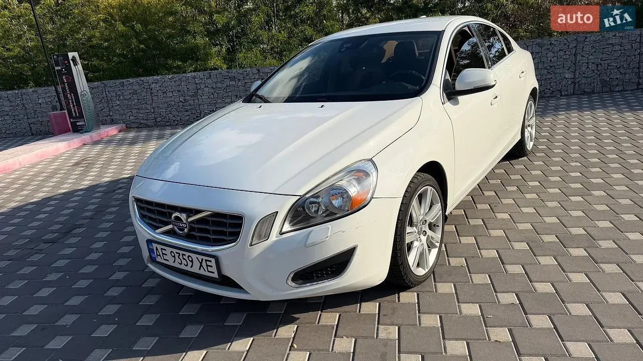 Volvo S60 2013 photo 2