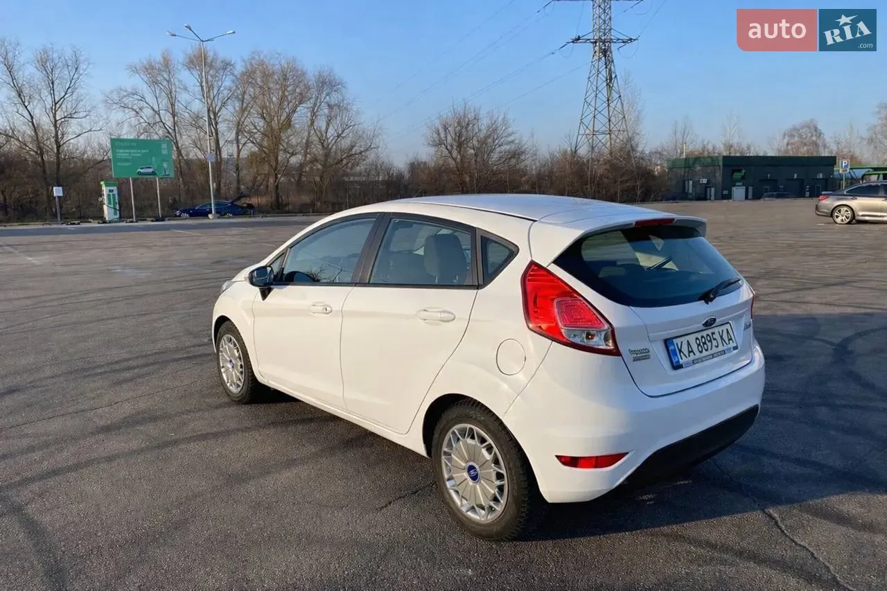 Ford Fiesta 2013 photo 2