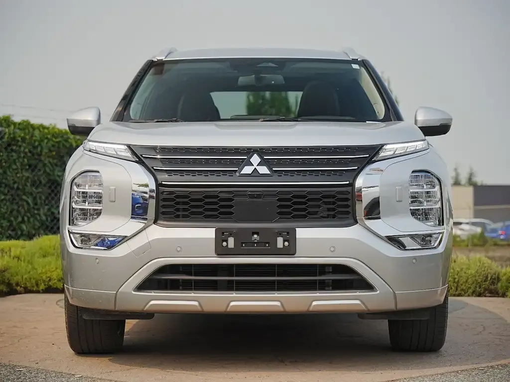 Mitsubishi Outlander 2024 photo 3