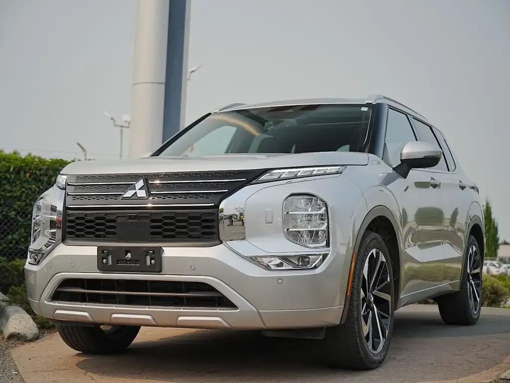 Mitsubishi Outlander 2024 photo 2