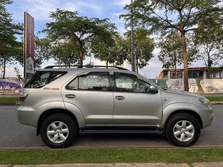 Toyota Fortuner 2009 photo 4