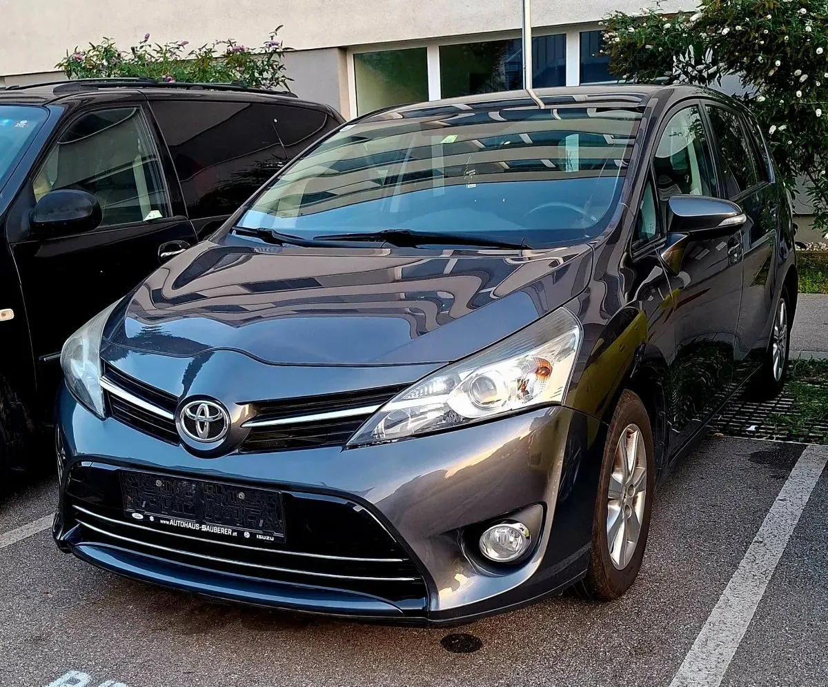 Toyota Verso 2015 photo 2