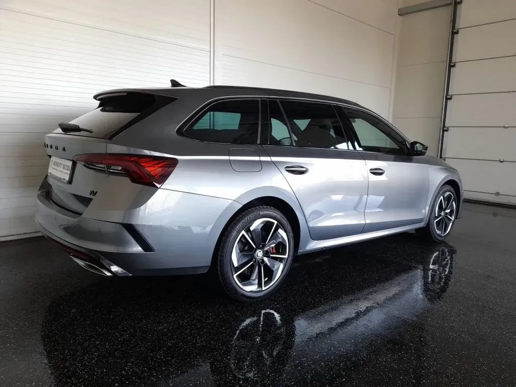 Skoda Octavia 2023 photo 2