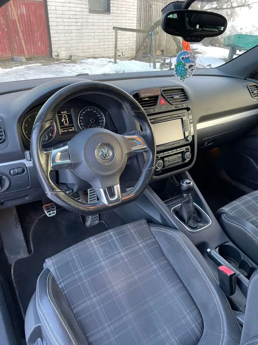 Volkswagen Scirocco 2011 photo 2