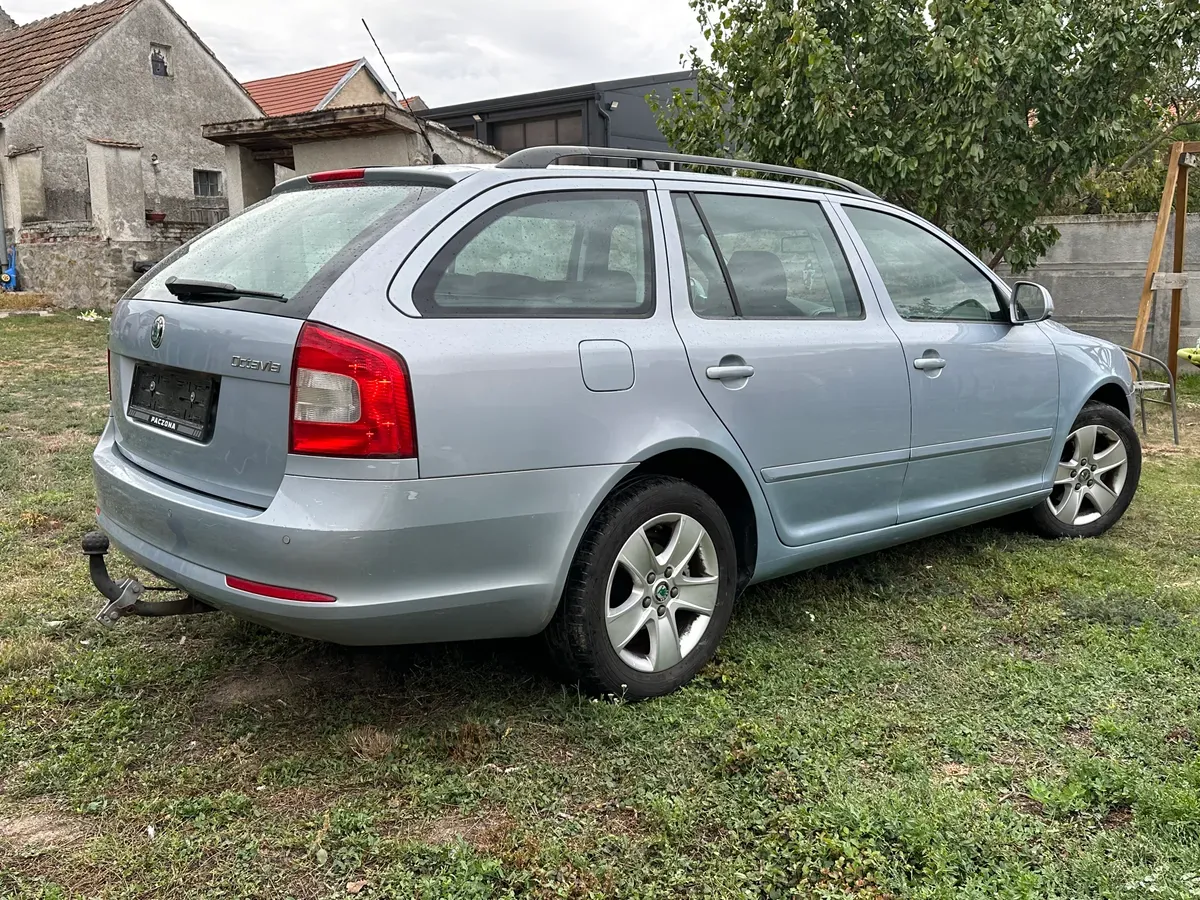 Skoda Octavia 2010 photo 3