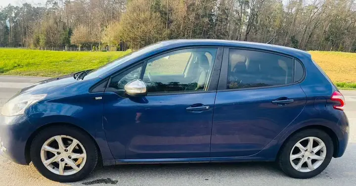 Peugeot 208 2014 photo 3