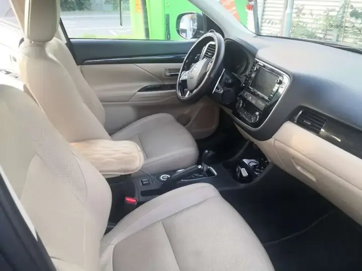 Mitsubishi Outlander 2016 photo 2