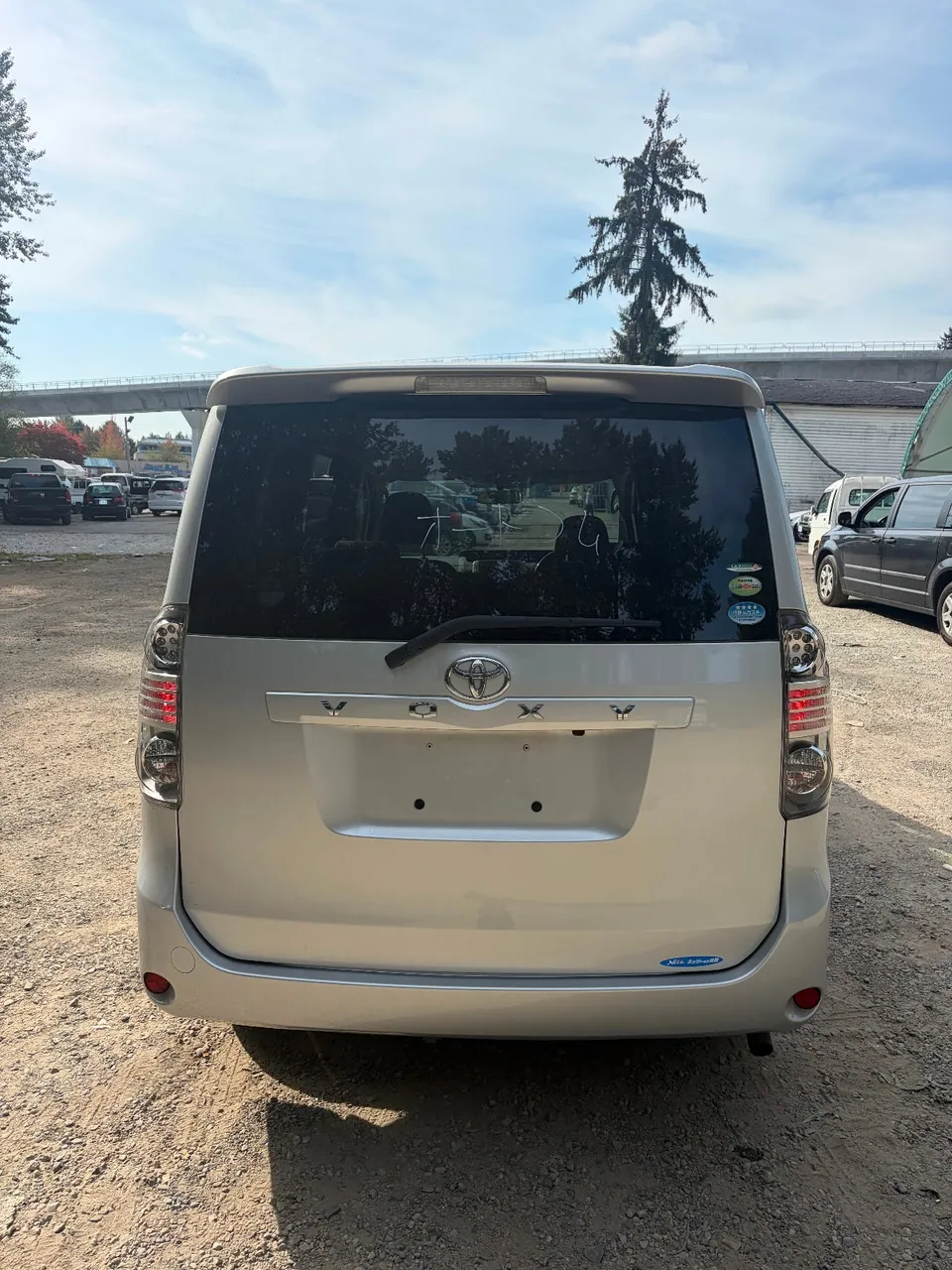 Toyota Voxy 2009 photo 3