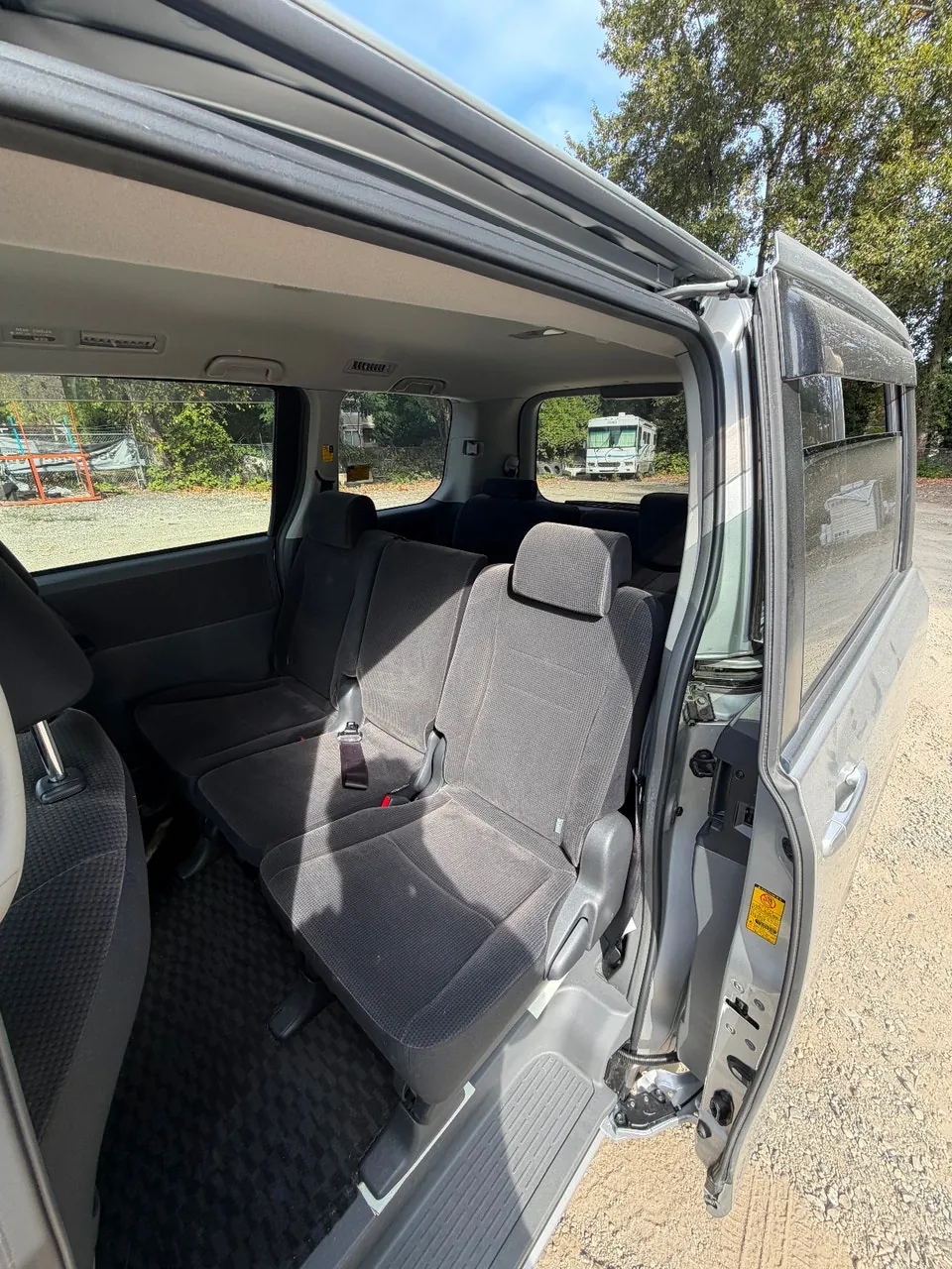 Toyota Voxy 2009 photo 5