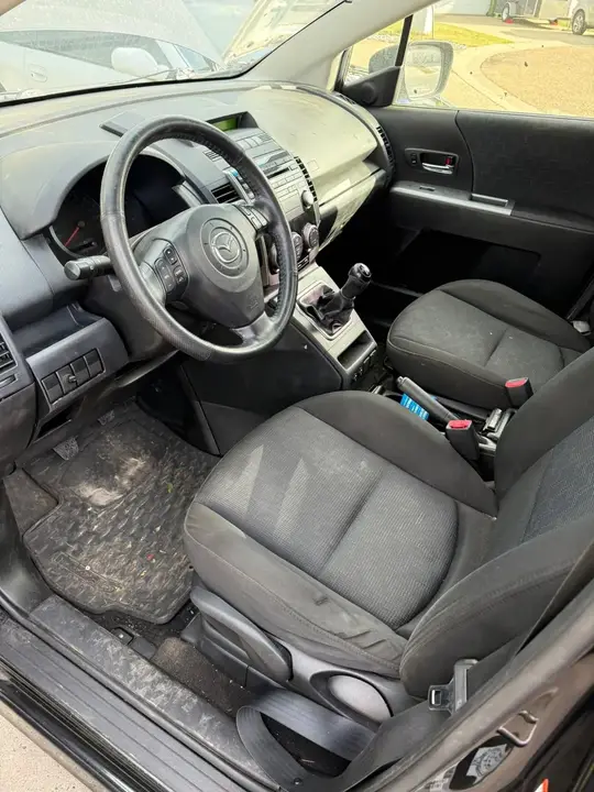 Mazda 5 2010 photo 3