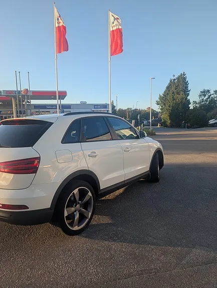 Audi Q3 2012 photo 2