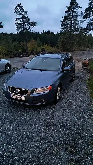 Volvo V70 2012 photo 2
