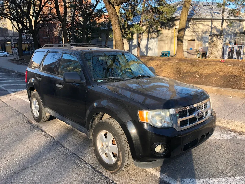 Ford Escape 2011 photo 2