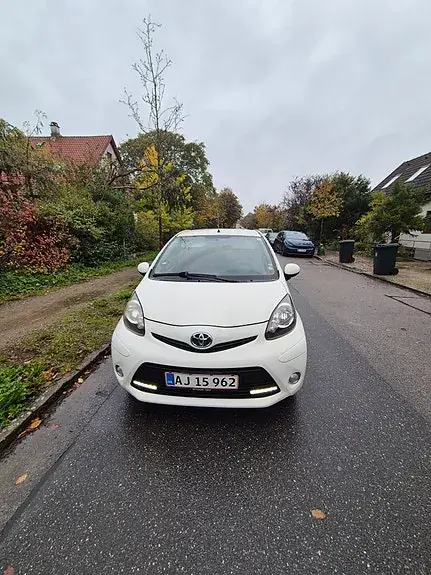 Toyota Aygo 2012 photo 2