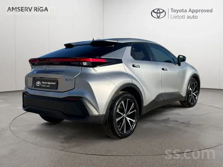 Toyota C-Hr 2025 photo 2