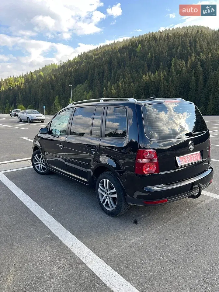 Volkswagen Touran 2008 photo 4
