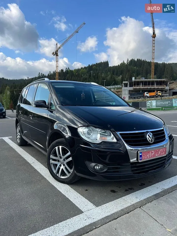 Volkswagen Touran 2008 photo 2