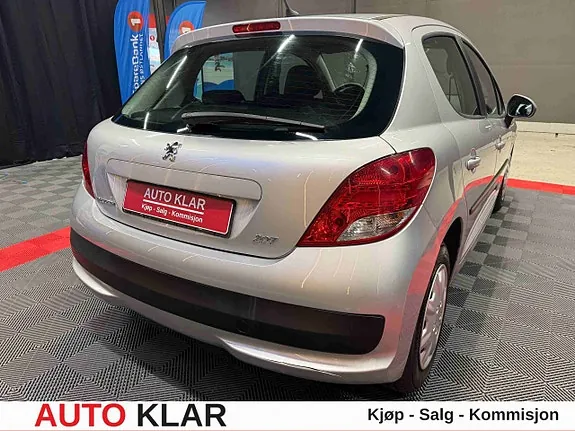 Peugeot 207 2010 photo 5