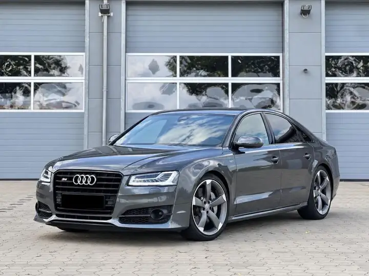 Audi S8