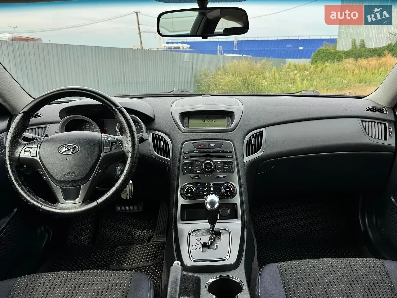 Hyundai Genesis 2011 photo 2