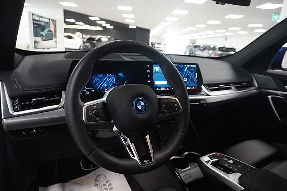 BMW Ix1 2026 photo 2