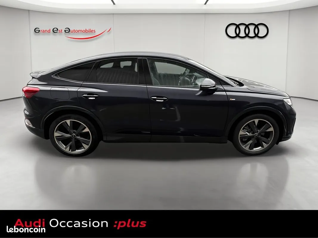 Audi Q4 2023 photo 2