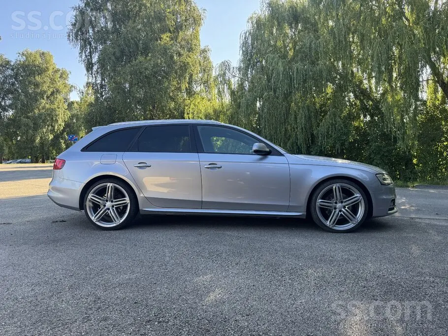 Audi A4 2014 photo 2