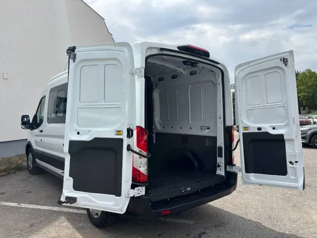 Ford Transit 2026 photo 4