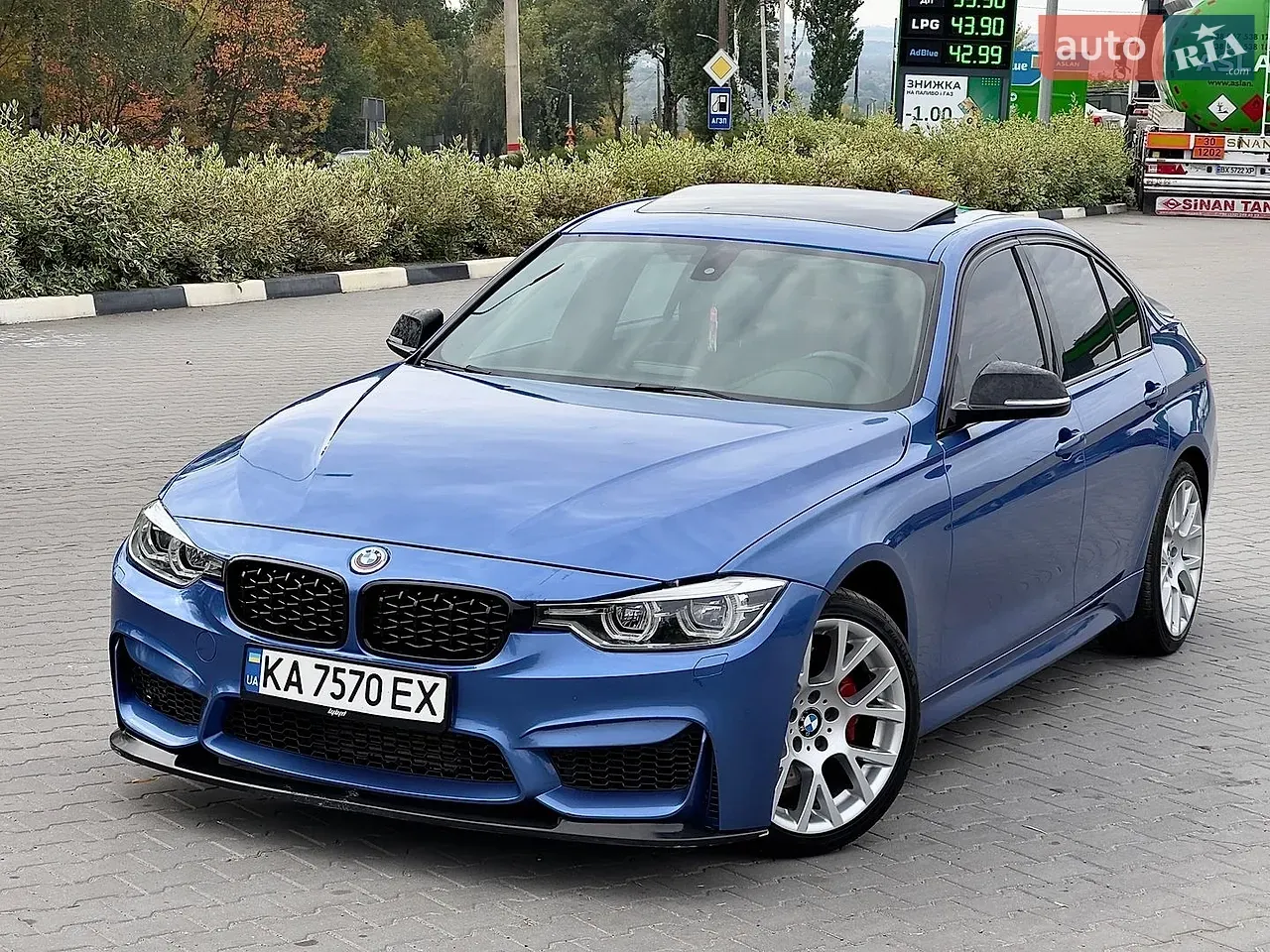 BMW 3 Series 2014 photo 2