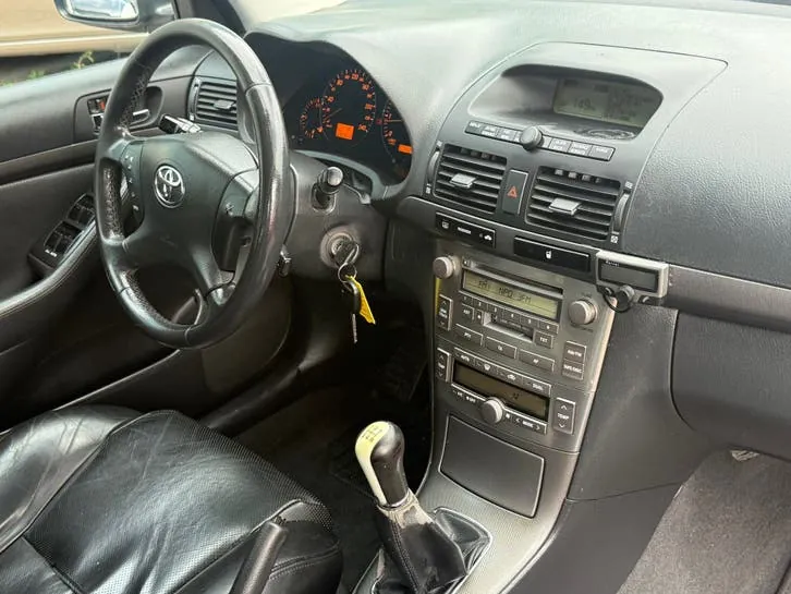 Toyota Avensis 2006 photo 2