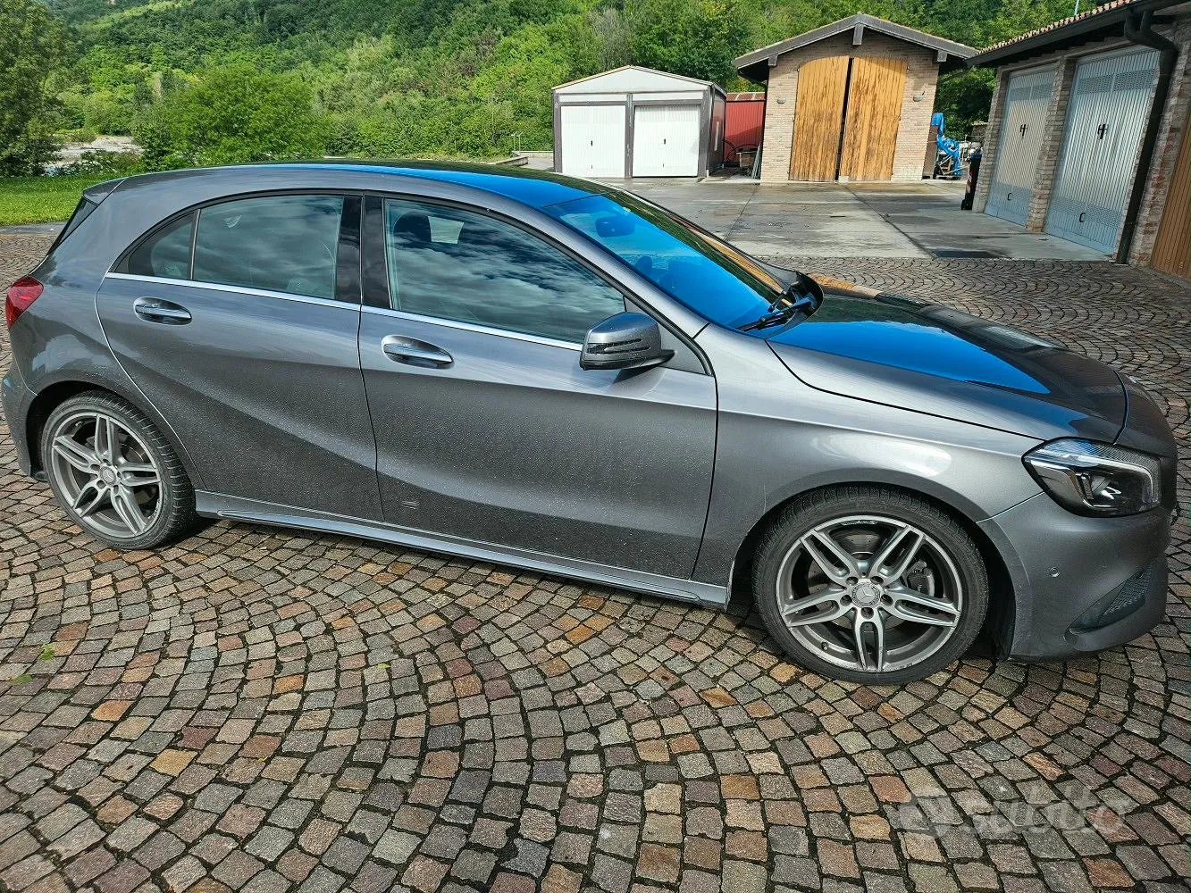 Mercedes-Benz A 2016 photo 2