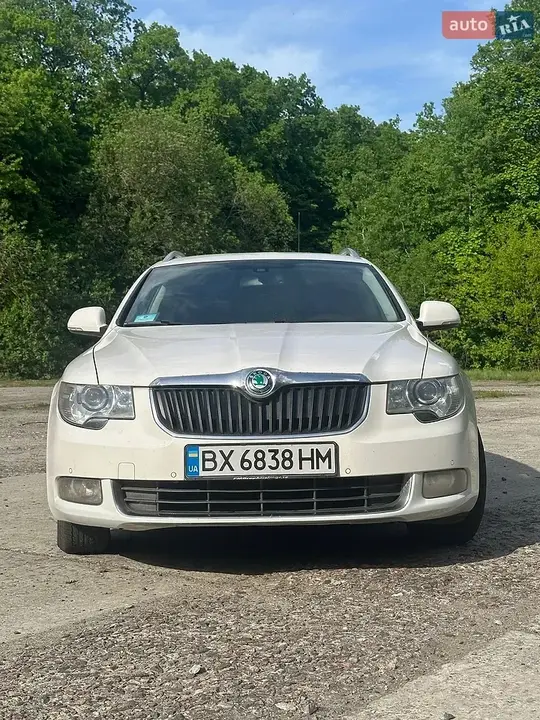 Skoda Superb 2010 photo 2