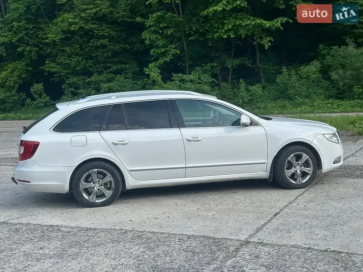 Skoda Superb 2010 photo 5