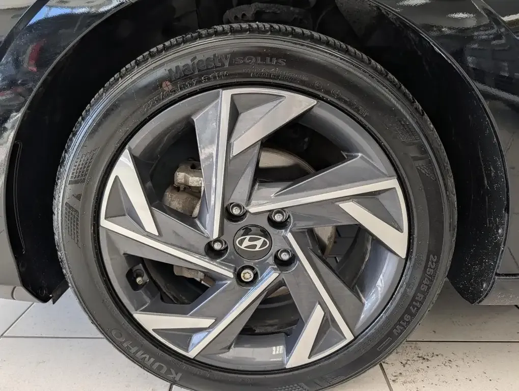 Hyundai Elantra 2025 photo 4
