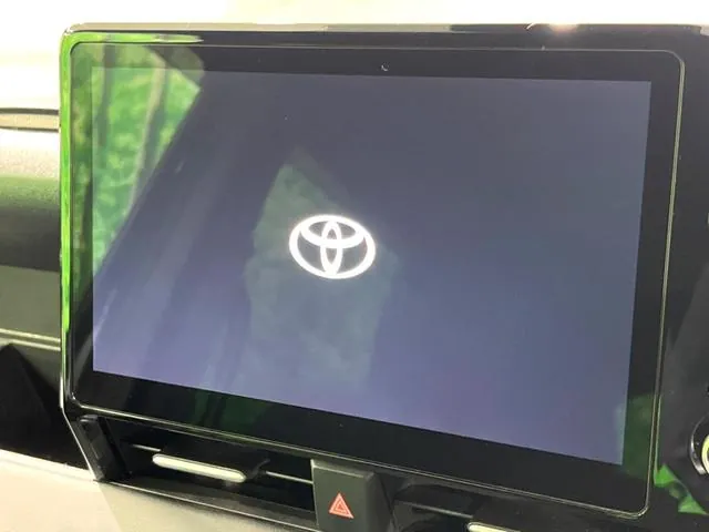 Toyota Voxy 2024 photo 3
