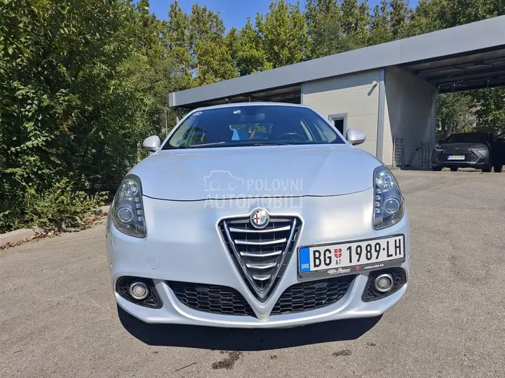 Alfa Romeo Giulietta 2014 photo 2