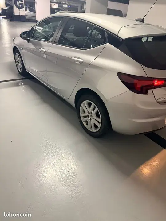 Opel Astra 2019 photo 2