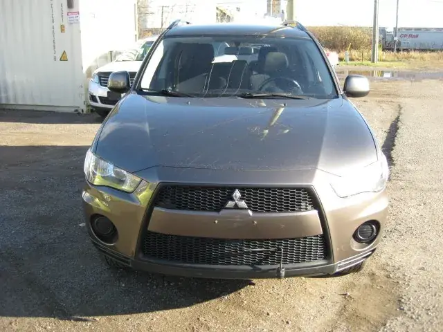 Mitsubishi Outlander 2012 photo 2