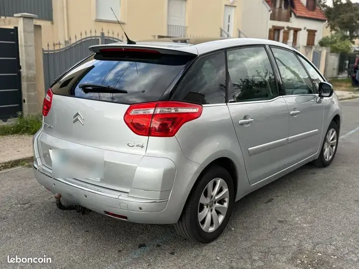 Citroen C4 Picasso 2010 photo 2
