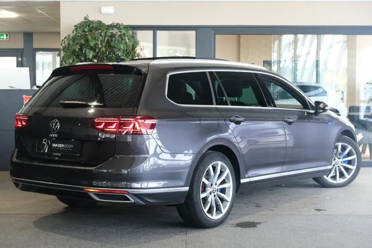 Volkswagen Passat 2021 photo 2
