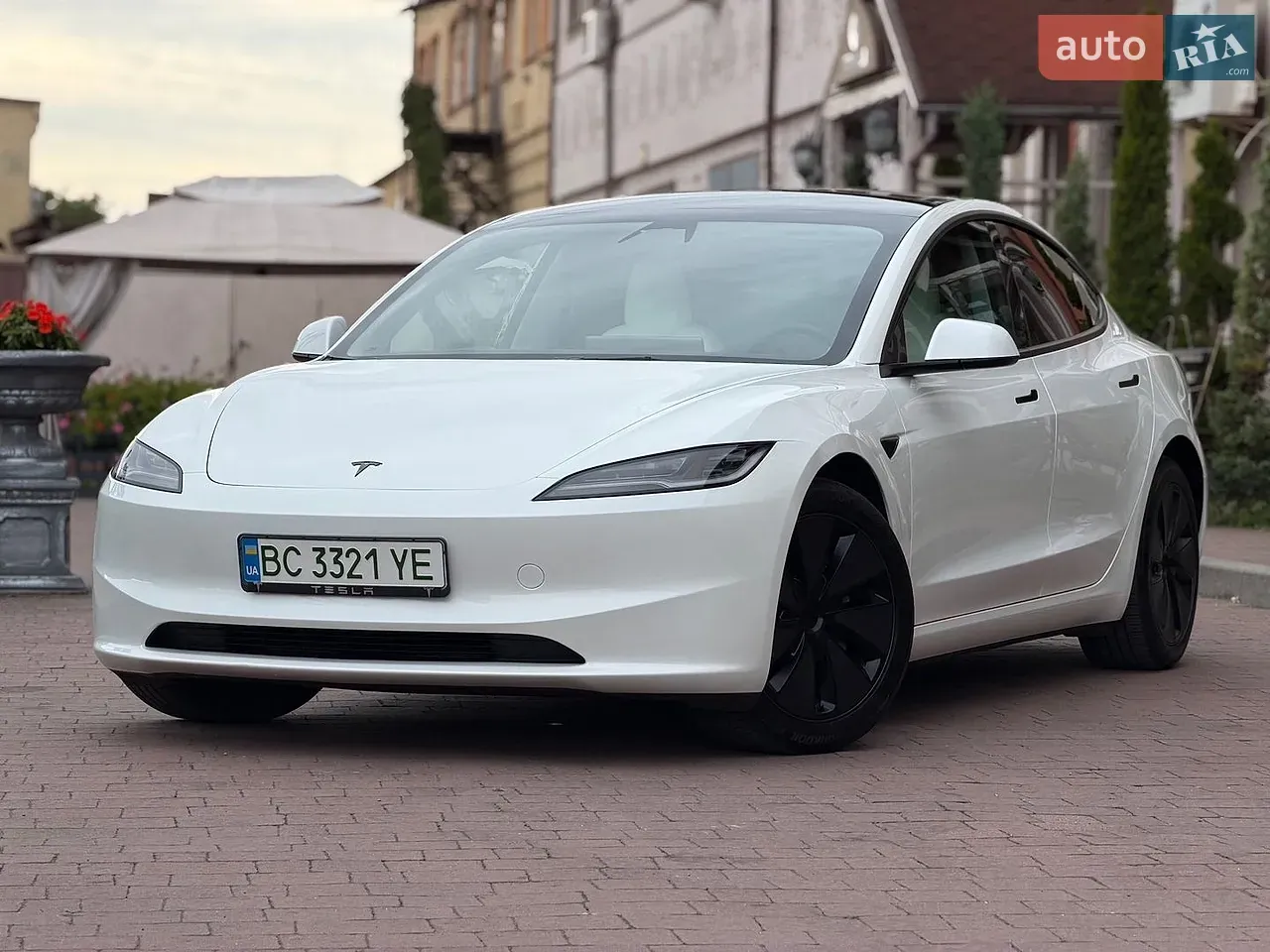 Tesla Model 3 2025 photo 4