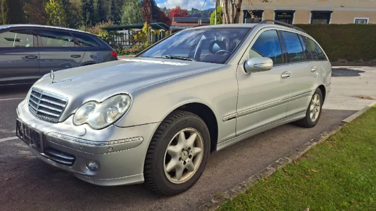 Mercedes-Benz C-Class 2006 photo 2
