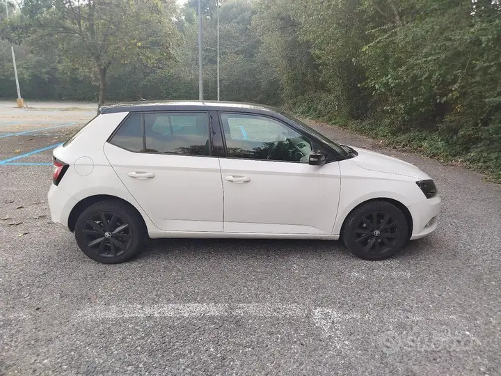 Skoda Fabia 2018 photo 2