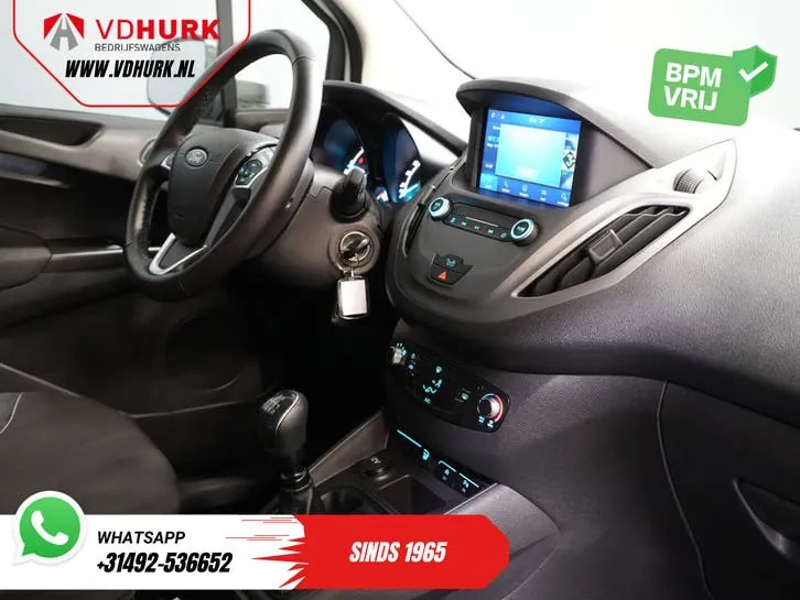 Ford Transit Courier 2023 photo 3